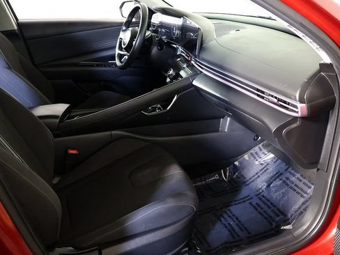 Used 2025 Hyundai Elantra SEL FWD image 32