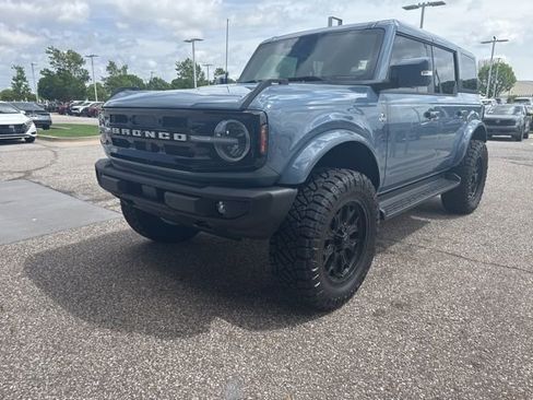 Used 2025 Ford Bronco Outer Banks image 2