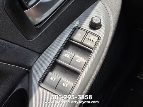 Used 2019 Toyota Sienna SE FWD image 22