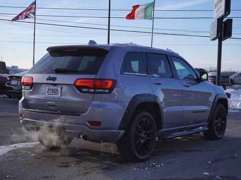 Used 2017 Jeep Grand Cherokee Altitude image 7