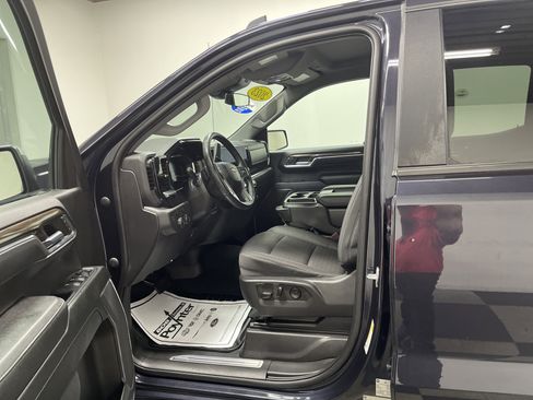 Used 2023 Chevrolet Silverado 1500 LT AWD/4WD image 9