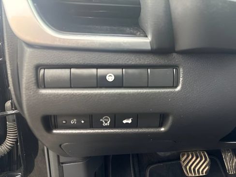 Used 2023 Nissan Rogue SL AWD/4WD image 15