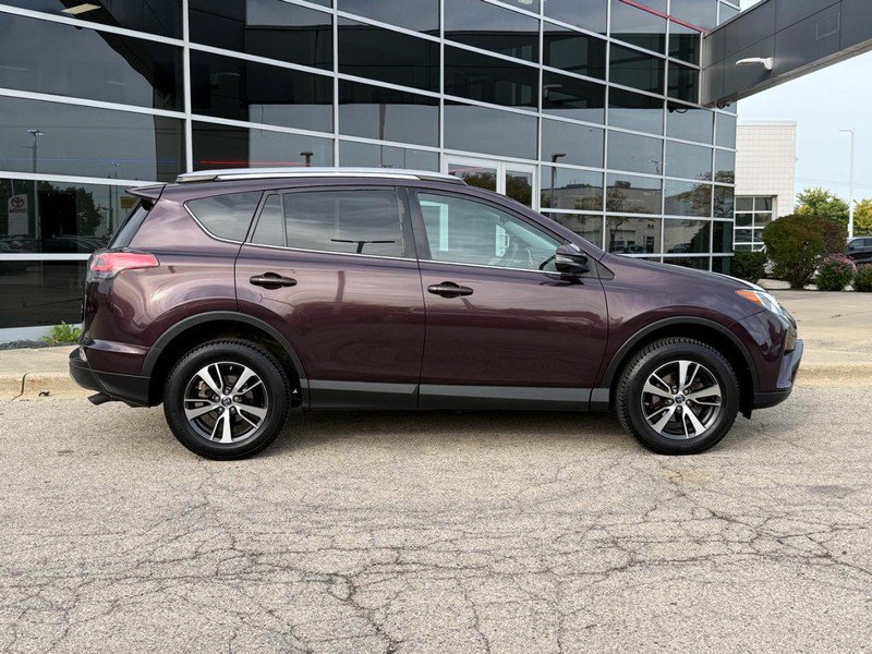 Used 2018 Toyota RAV4 XLE AWD/4WD image 2
