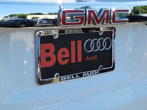 Used 2021 GMC Acadia SLE w/ Driver Convenience Package FWD image 31