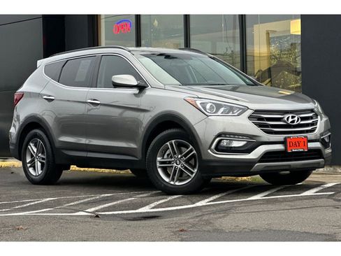 Used 2017 Hyundai Santa Fe Sport image 2