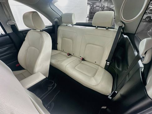 Used 2010 Volkswagen Beetle Coupe FWD image 24