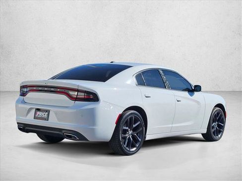 Used 2018 Dodge Charger SXT RWD image 5