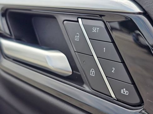 Used 2025 Chevrolet Tahoe Premier AWD/4WD image 27