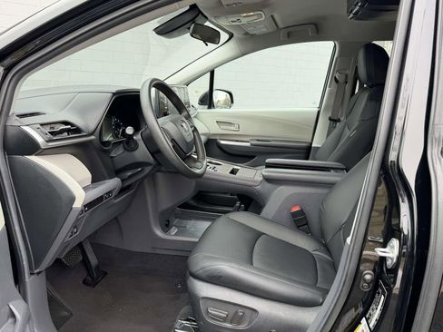 Used 2024 Toyota Sienna LE image 16