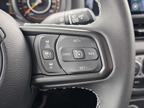 Used 2025 Jeep Gladiator Mojave w/ Technology Group AWD/4WD image 26