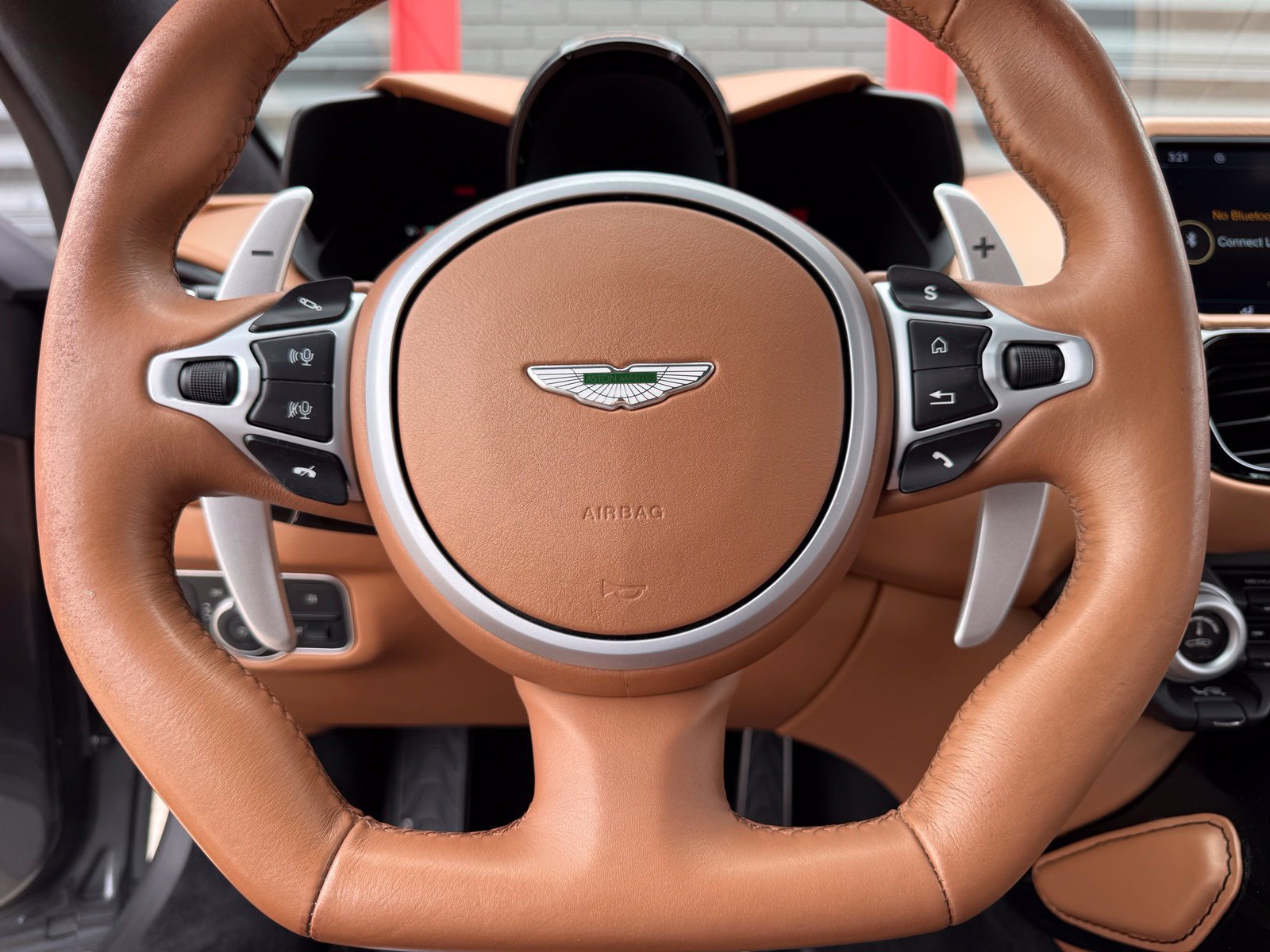 Used 2020 Aston Martin V8 Vantage Coupe RWD image 28