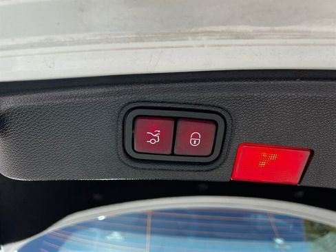 Used 2019 Mercedes-Benz C 300 4MATIC Coupe image 23