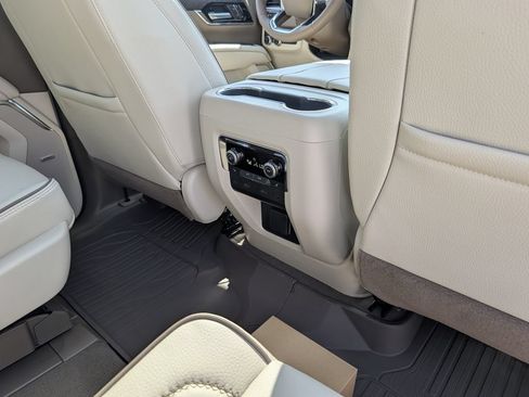 New 2026 GMC Yukon Denali w/ Denali Reserve Package AWD/4WD image 34