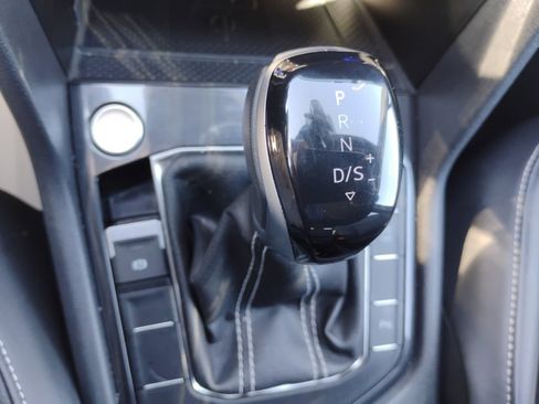 Used 2024 Volkswagen Tiguan SE R-Line image 23