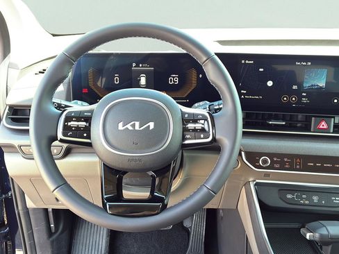 New 2026 Kia Carnival EX image 25