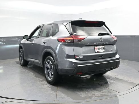 Used 2024 Nissan Rogue SV FWD image 11