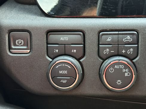 Used 2022 Chevrolet Silverado 1500 LT w/ Safety Package AWD/4WD image 9
