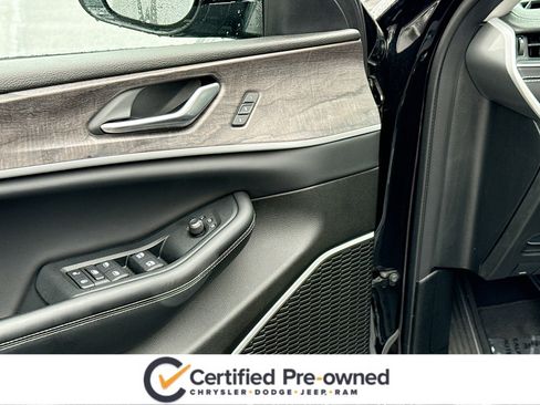 Certified 2023 Jeep Grand Cherokee L Limited w/ Trailer Tow Group (B) image 9