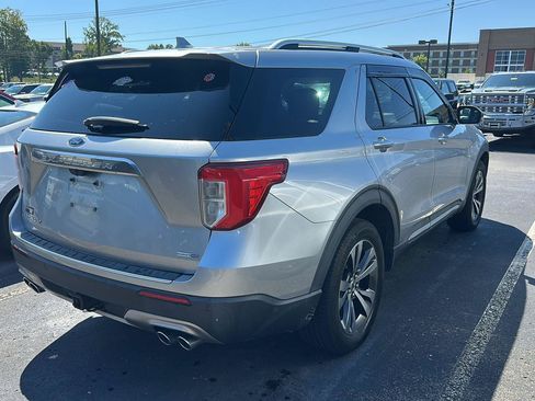 Used 2020 Ford Explorer Platinum w/ Premium Technology Package AWD/4WD image 3