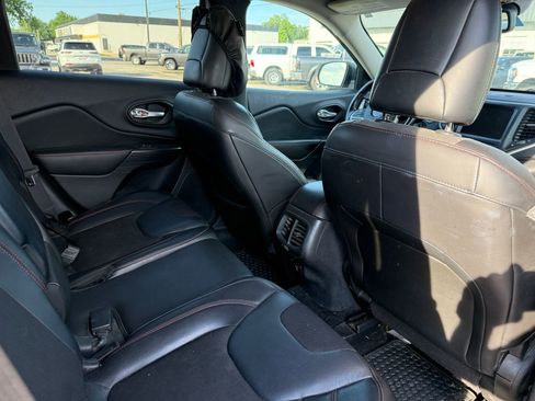 Used 2015 Jeep Cherokee Trailhawk AWD/4WD image 8