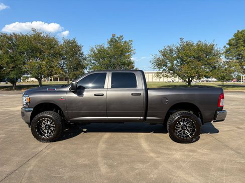 Used 2024 RAM 2500 Tradesman w/ Chrome Appearance Group AWD/4WD image 7