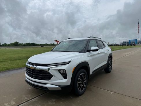 New 2026 Chevrolet TrailBlazer LT w/ Driver Confidence Package FWD image 9