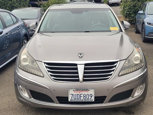 Used 2013 Hyundai Equus Signature RWD image 2