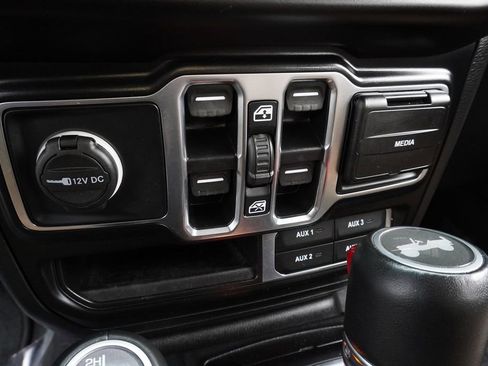 Used 2022 Jeep Wrangler Unlimited Sahara image 19