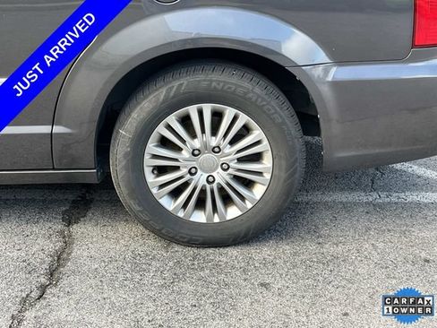 Used 2016 Chrysler Town & Country Touring-L FWD image 12