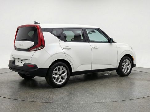 Used 2025 Kia Soul LX w/ LX Technology Package image 9