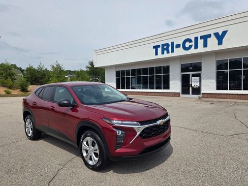 Used 2024 Chevrolet Trax LS image 37