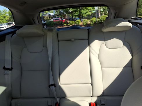 Certified 2024 Volvo XC60 B5 Plus w/ Protection Package Premier AWD/4WD image 19