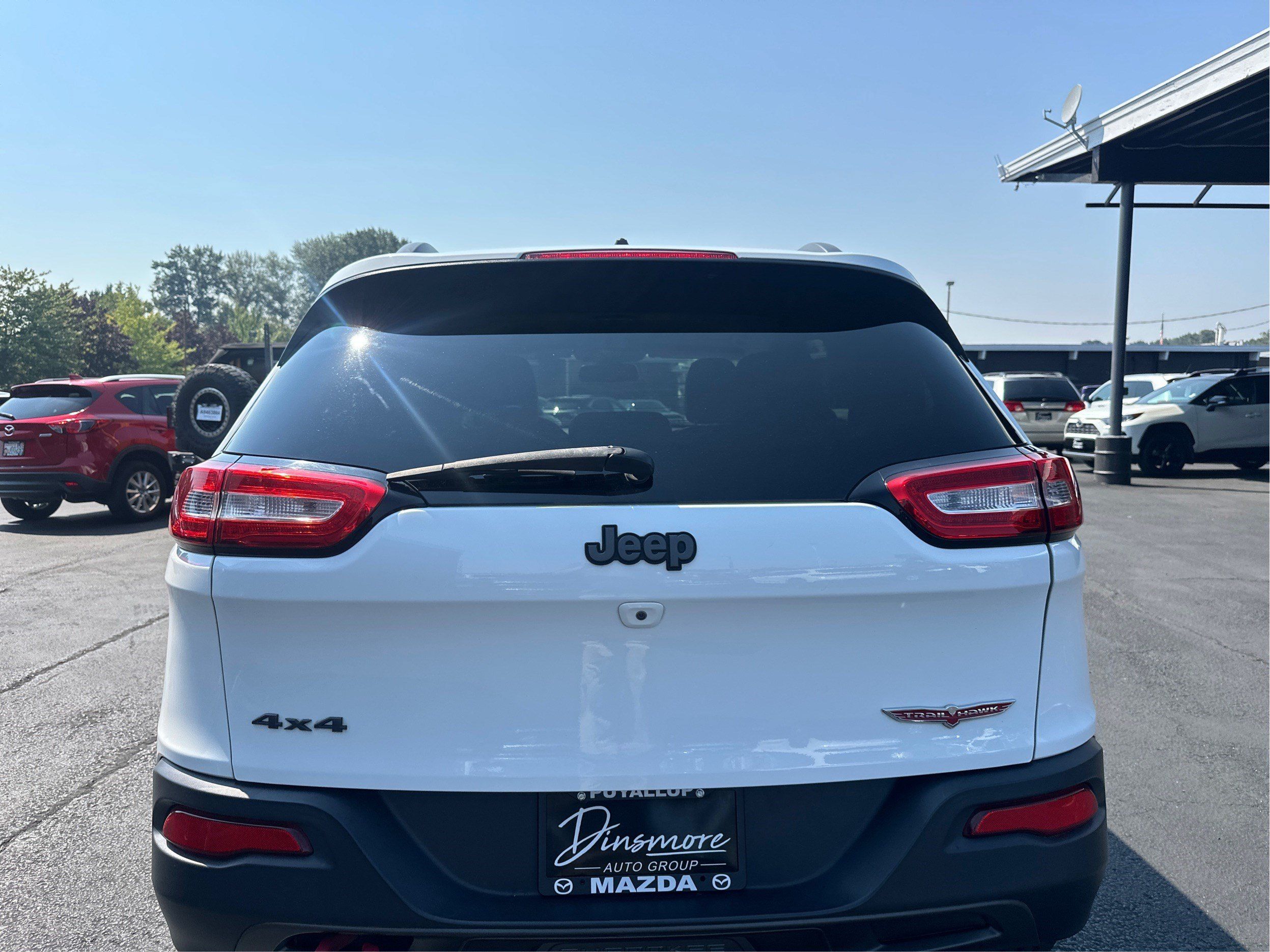 Used 2017 Jeep Cherokee Trailhawk AWD/4WD image 25