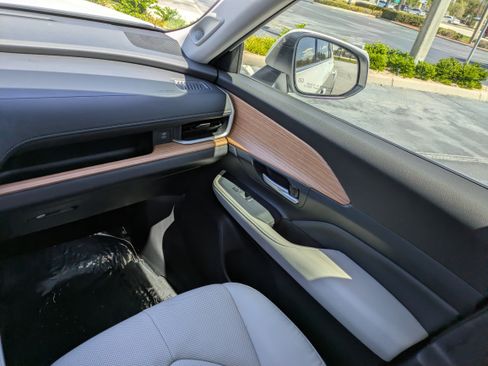 Used 2025 Toyota Grand Highlander FWD image 16