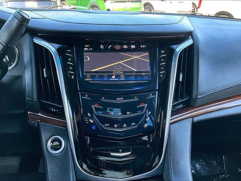 Used 2018 Cadillac Escalade Luxury image 14