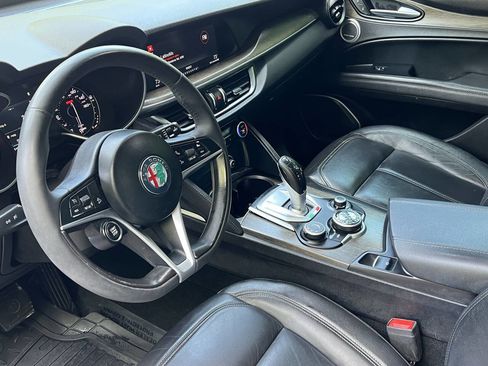 Used 2018 Alfa Romeo Stelvio Ti AWD/4WD image 12