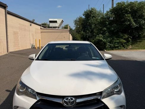 Used 2017 Toyota Camry SE FWD image 2