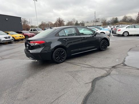 Used 2022 Toyota Corolla LE image 6