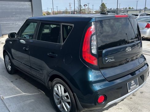 Used 2017 Kia Soul + image 5