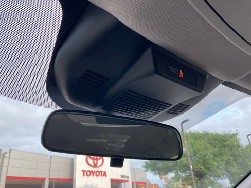 Used 2023 Nissan Rogue SV image 28