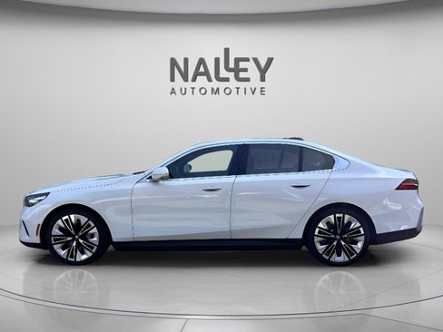 Used 2025 BMW i5 xDrive40 w/ Premium Package image 2