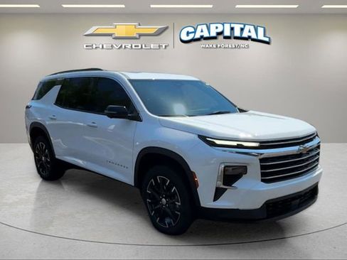 Used 2026 Chevrolet Traverse LT w/ Sun and Wheel Package FWD image 8