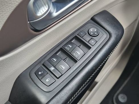 Used 2022 Chrysler Voyager LX FWD image 23