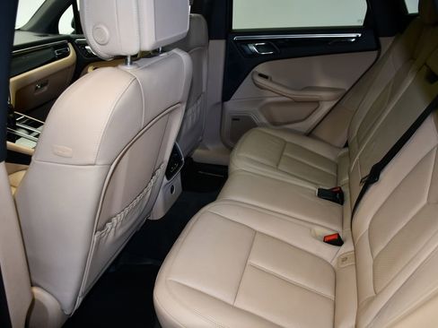 Certified 2023 Porsche Macan AWD/4WD image 20
