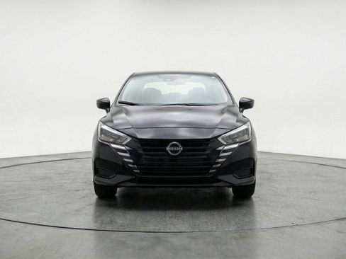 Used 2025 Nissan Versa SV image 2