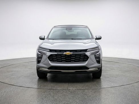 Used 2025 Chevrolet TrailBlazer LT image 2