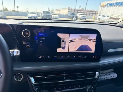 Used 2025 Chevrolet Traverse LT w/ Driver Confidence Package AWD/4WD image 11
