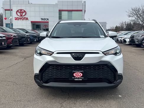 Used 2024 Toyota Corolla Cross AWD Hybrid w/ Moonroof Package image 2
