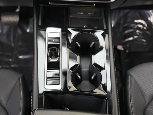 Used 2024 Volkswagen Atlas SE image 42