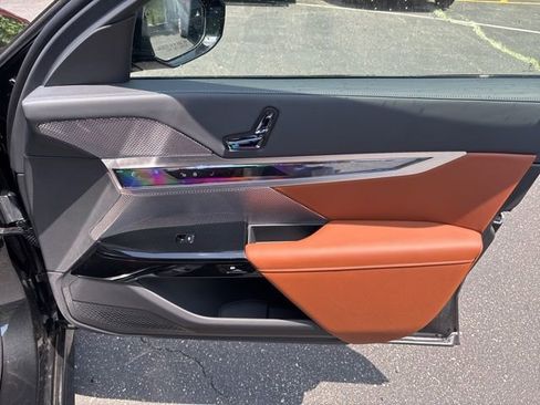 Used 2025 BMW 750e xDrive image 12